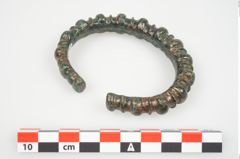 Foto von Bronzeknotenarmreif (NHMW-PRAE-026069)